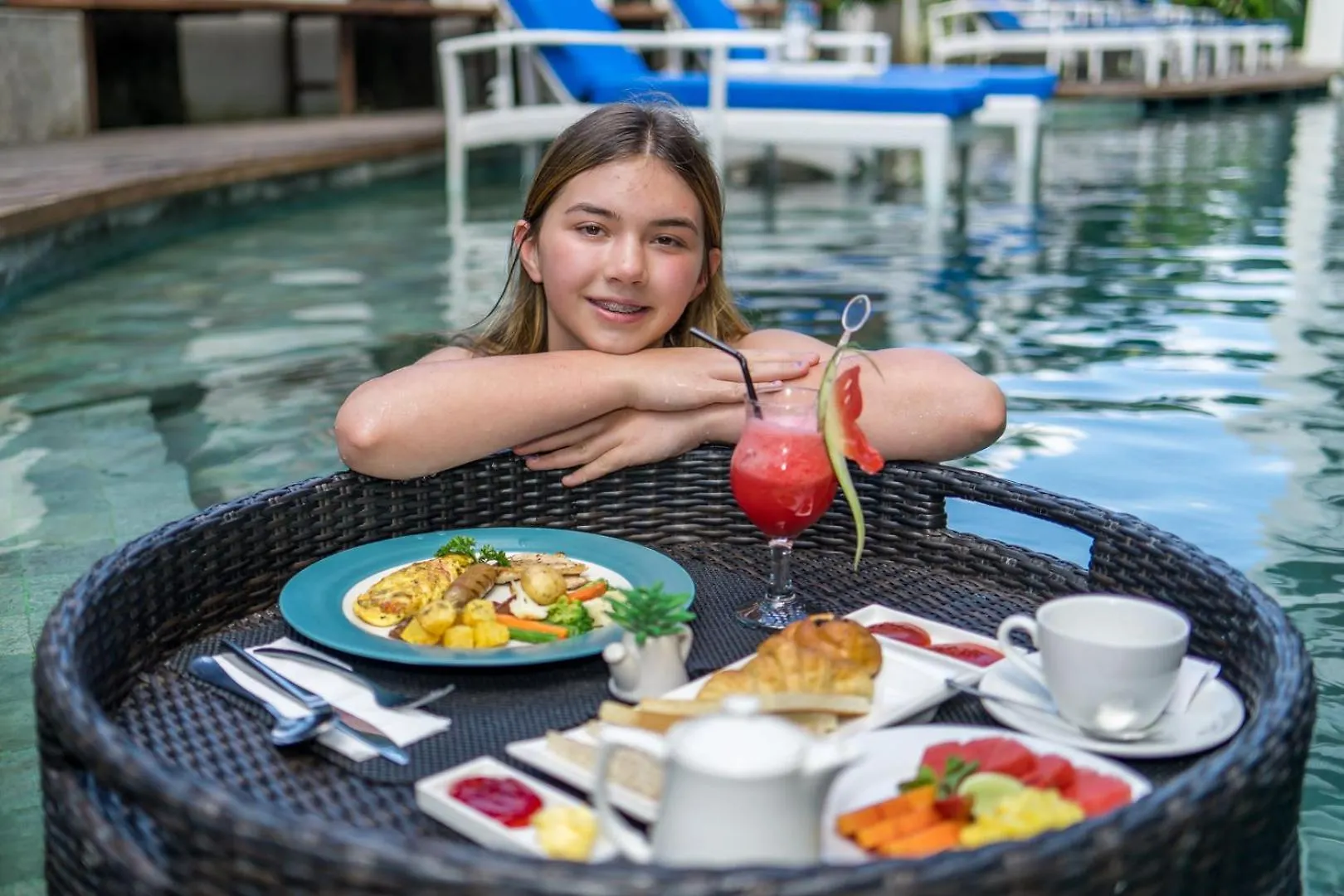 Bliss Surfer Hotel By Tritama Hospitality Legian 4*,