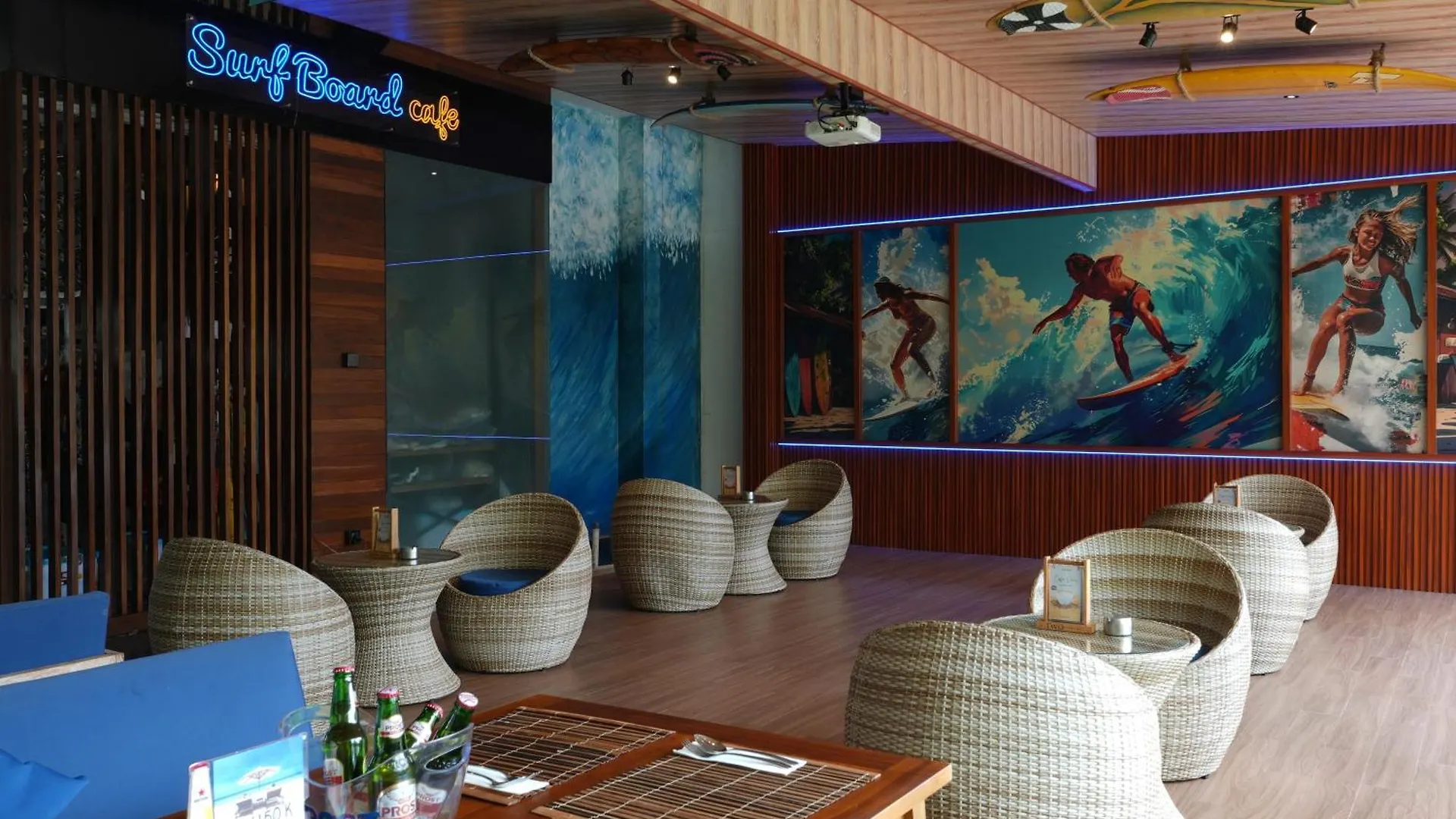 Bliss Surfer Hotel By Tritama Hospitality Legian 4*,  Indonesië